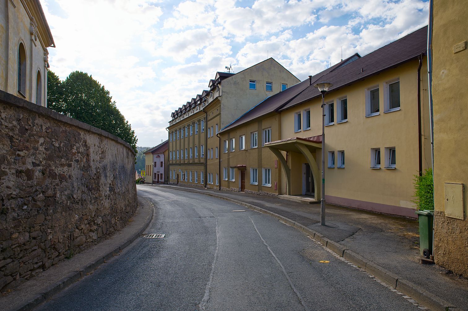 Pohled na budovy VÚ