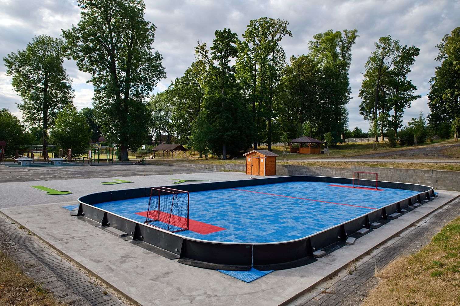 Florbalové hřiště, minigolf a kuželky v areálu DDŠ